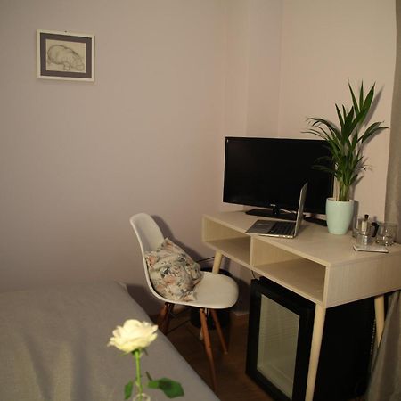 Bed&Breakfast Kod Smilje Belgrado Buitenkant foto
